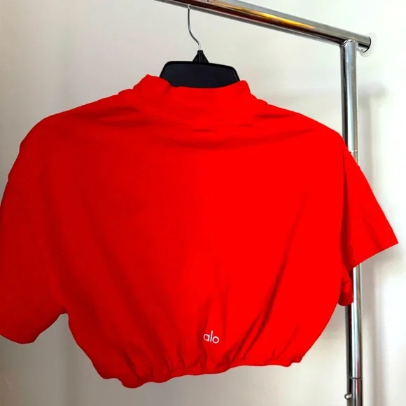 ALO Yoga Women's Vivid Red Short Sleeve Tee - Picture 1 of 5